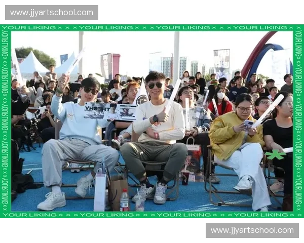 2025英雄联盟全球总决赛电竞选手签售活动精彩开启粉丝见面互动热潮