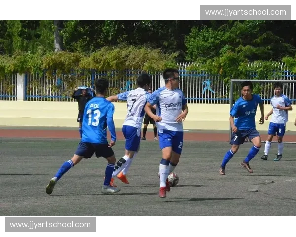 西安市校园足球联赛:激扬青春梦想,奋力拼搏展风采 西安市校园足球联赛:激扬青春梦想,奋力拼搏展风采