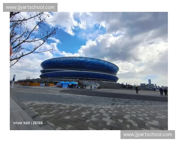 围绕大连足球联赛全面展望城市业余与职业赛事融合发展趋势前景分析